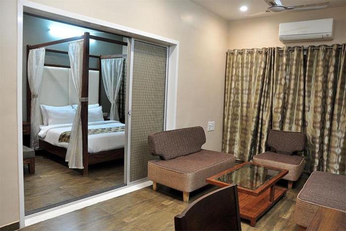 Hotel Bluebells,Coastal Highway Vapi,3 star
