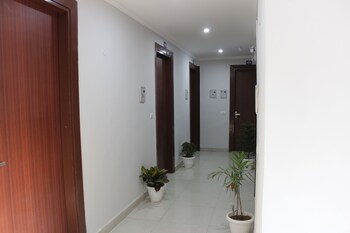 Aura Luxury Studio Near Artemis Hospital,Golf Course Road,3 star