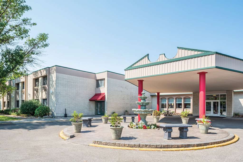 Ramada By Wyndham Grand Forks