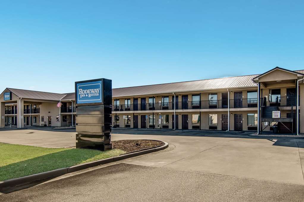 Rodeway Inn & Suites,,2 star