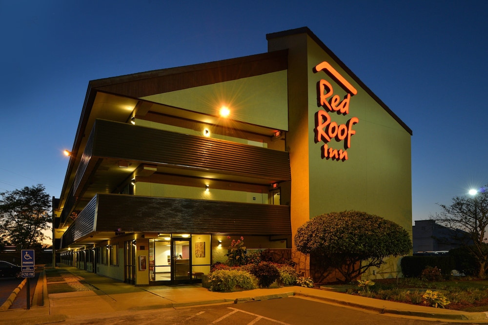 Super 8 By Wyndham Deerfield/Northbrook