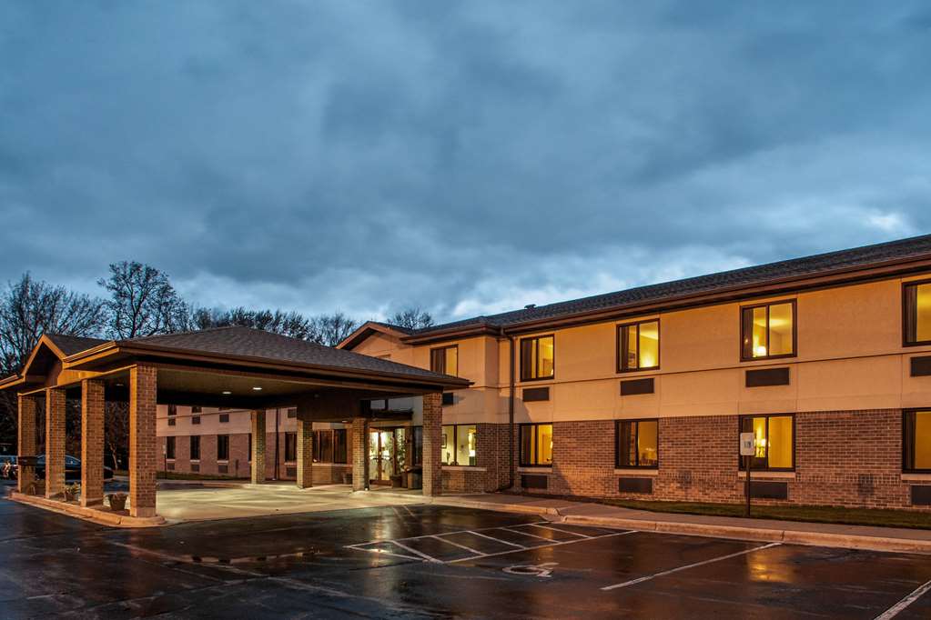 Econo Lodge Inn & Suites,Menominee>>Marinette,2 star