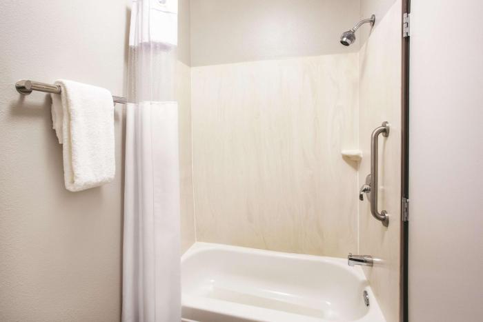 fairfield inn and suites by marriott cedar rapids north