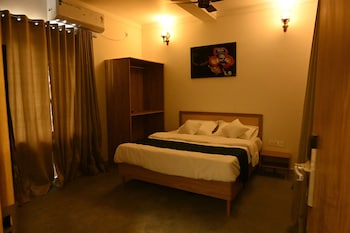Neer By Monarch Stays,,3 star