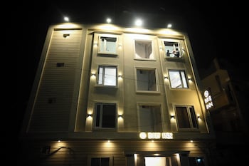 Brij Inn,Chetganj,2 star