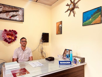 The Pines Mountain View,,2 star