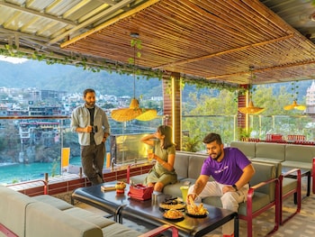 The Hosteller Rishikesh, Ganges,Laxman Jhula,1 star