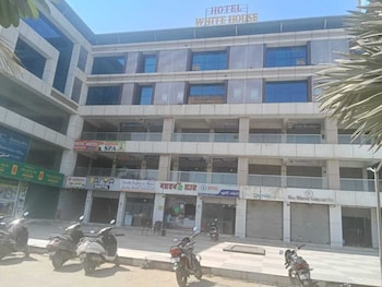 Hotel White House,,3 star