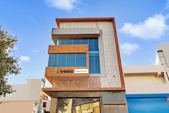 Treebo Elegant Palace,East Of Kailash,3 star