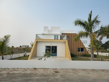 Divyaras Resort,,3 star