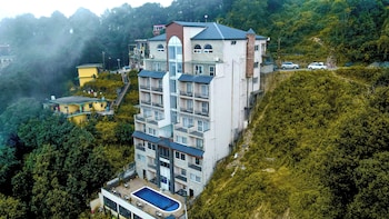 Q' Nest-Hotel Cloud End Lansdowne,,4 star