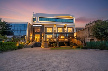 Fabhotel Black Stone Palace,,3 star