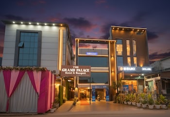 Via The Grand Palace,,3 star