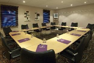 premier inn manchester trafford centre wst