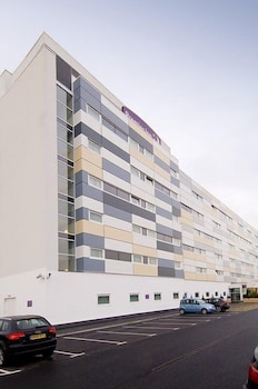 premier inn manchester m56 j6 runger lane south