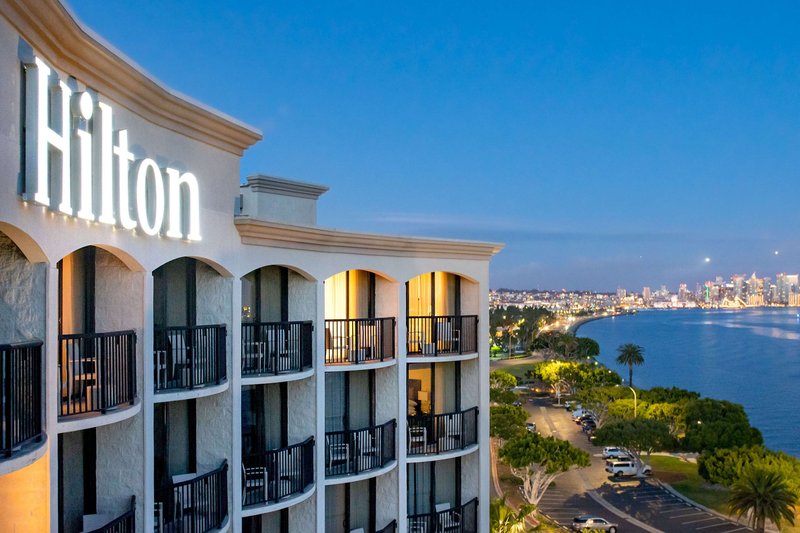 hilton san diego airport harbor island