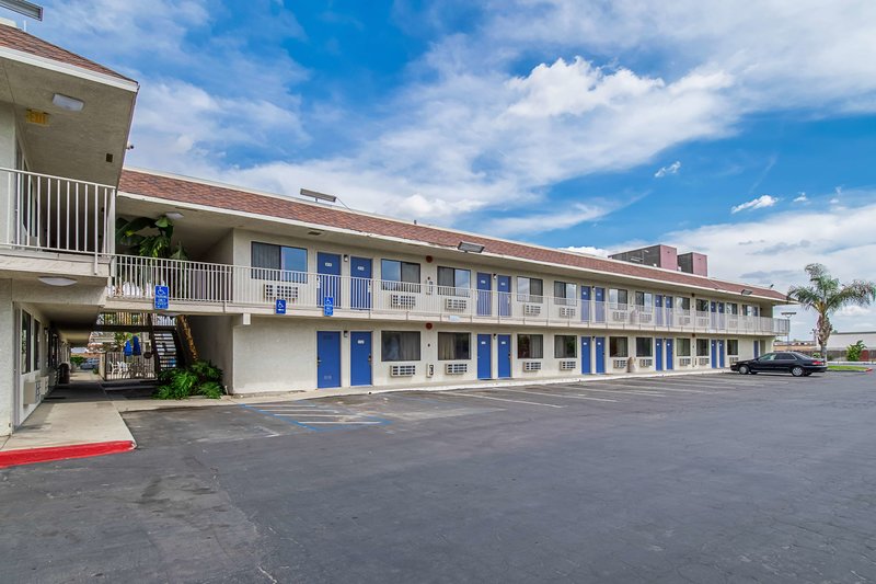 motel 6 bakersfield ca airport
