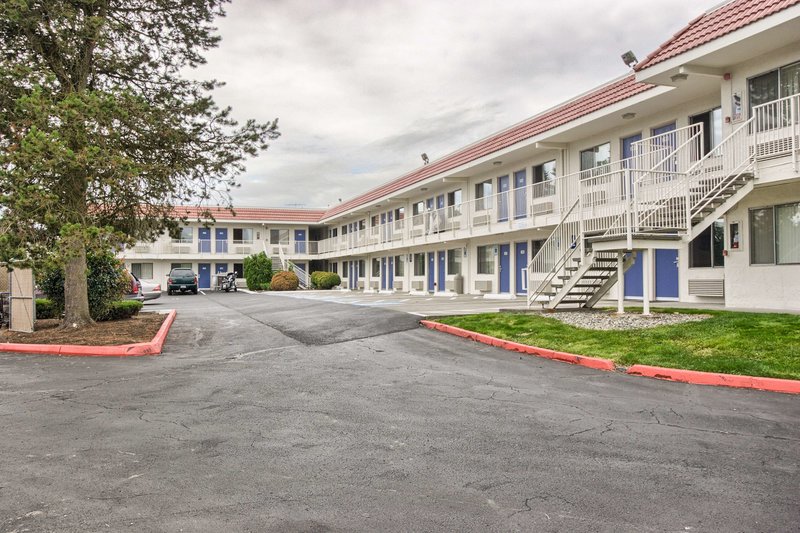 motel 6 everett wa south