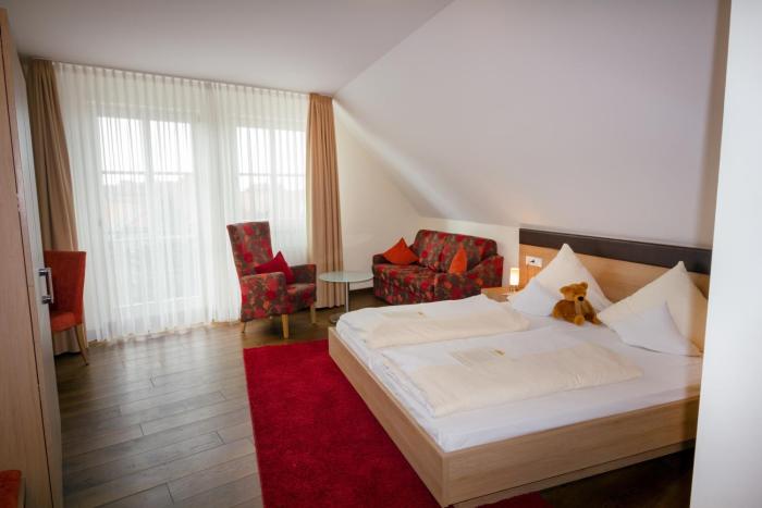 Landhotel & Weingasthof Schwarzer Adler,Giebelstadt>>Castell,3 star