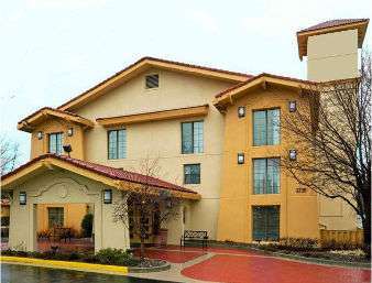 Days Inn & Suites By Wyndham Schaumburg,Near Legoland Discovery Center,2 star