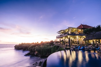 Dream Beach Huts,Lembongan Island>>Bali,3 star