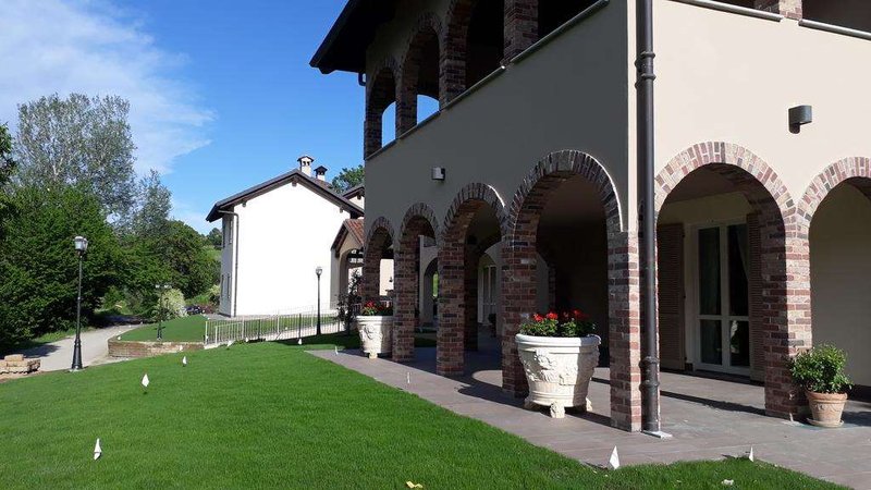 Resort Limax Acis,Barolo>>Alba,4 star