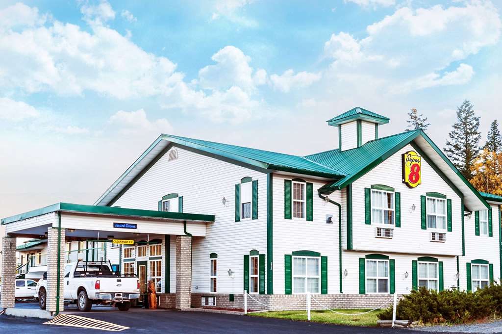 super 8 by wyndham 100 mile house