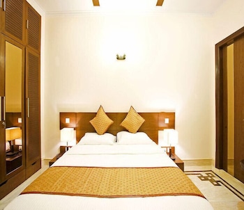 Evergreen Suites Defence Colony,,3 star