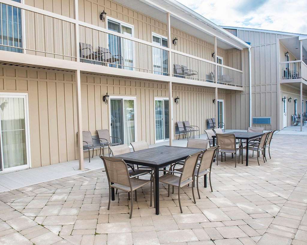 comfort inn and suites thousand islands harbour district