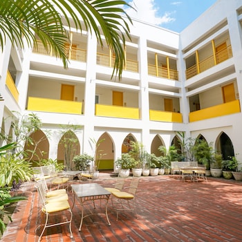 Bloom Boutique - Signature Towers,South City I,3 star