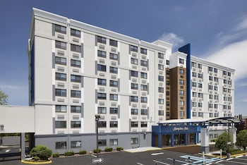 hampton inn newark airport