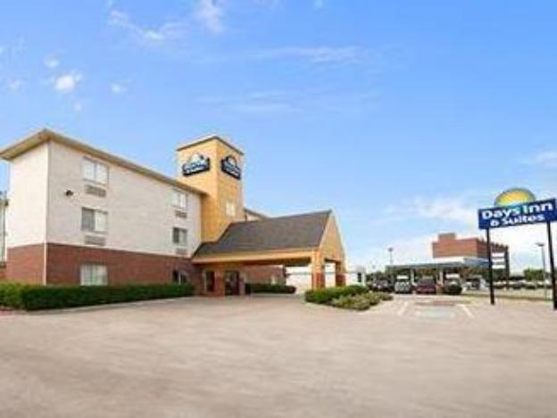 days inn and suites by wyndham dallas