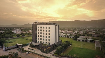 Grand Xenia Xenious,,3 star