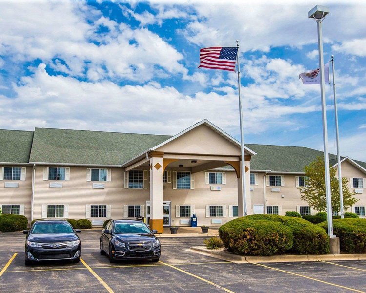 Quality Inn & Suites Dixon Near I-88,,2 star