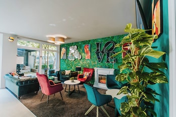 arena deluxe and spa
