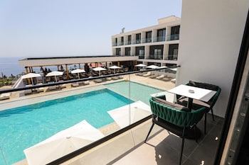 black diamond hotel dhermi