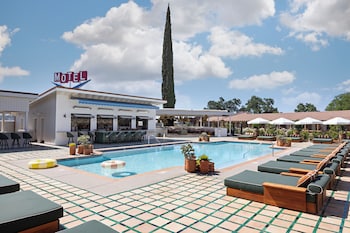 river lodge paso 21 and over pool