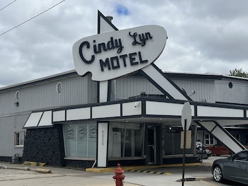 Cindy Lyn Motel,,2 star