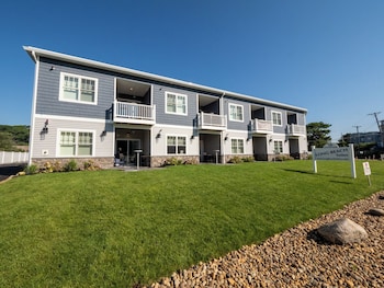 Long Beach Suites,,2 star