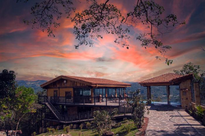 Hotel Pico Colorado,,2 star