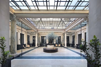 agora boutique stays