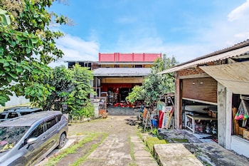 Spot On 92156 Adinda Kost,,2 star