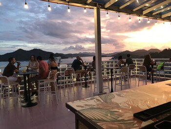 sunburn suites coron