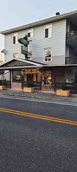 Kwe Cafe Et Auberge,,2 star