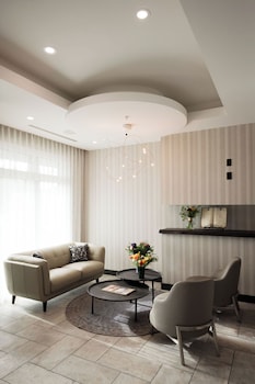 The Reid Hotel,,2 star