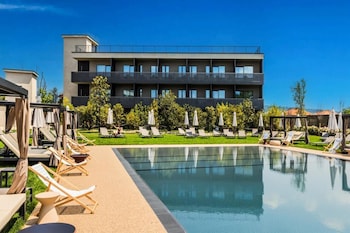 como hills hotel