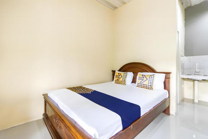 Spot On 93612 Kencana Homestay Syariah Near Masjid Al-Barokah Kanyuran,,2 star