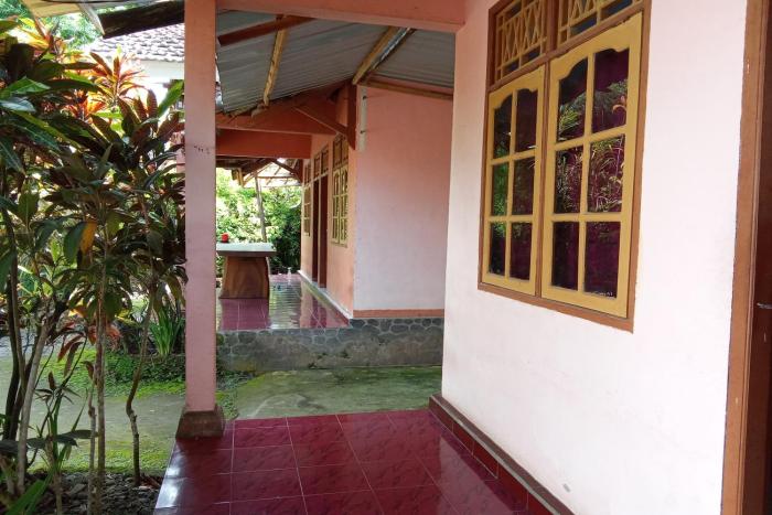 Spot On 93640 Dannis Homestay Near Musholla Al Istiqomah Terawangan,,2 star