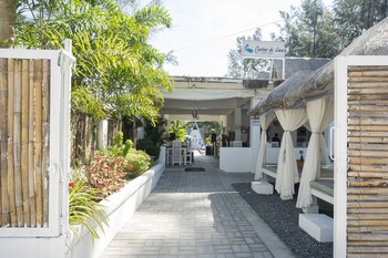 Costas De Liwa Bar & Beach Resort,,3 star
