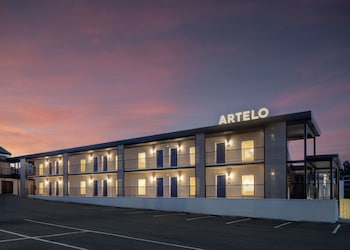 Artelo,,2 star